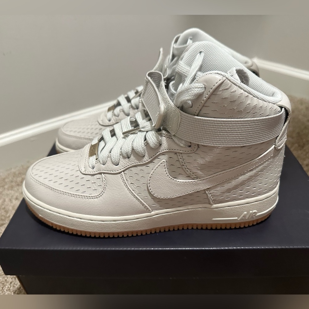 Nike Women's Sneakers in Light Gray